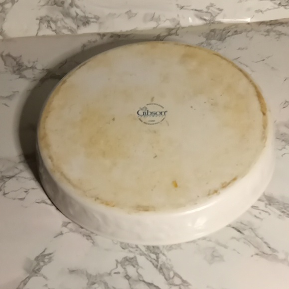 Vintage Gibson Housewares Embossed Fruit 10" Round Baking Dish - Picture 3 of 8